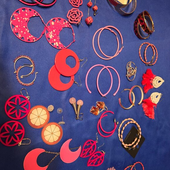 Lot of Pink Earrings - Picture 1 of 5